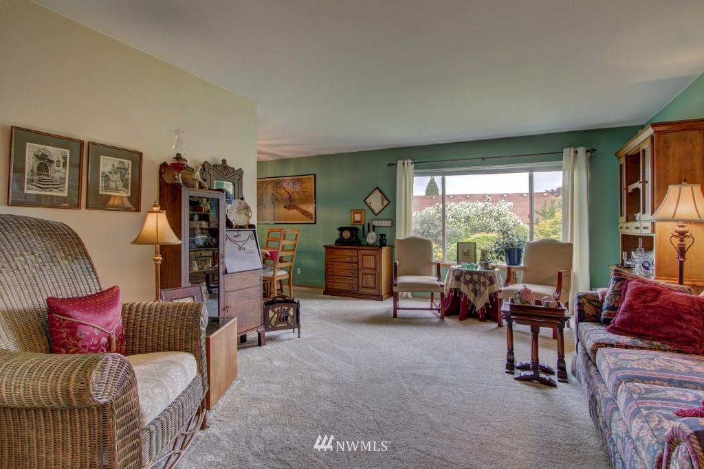 12208 Northeast 165th Place Bothell, WA 98011 - Photo 5 of 23 Gallery Image 5