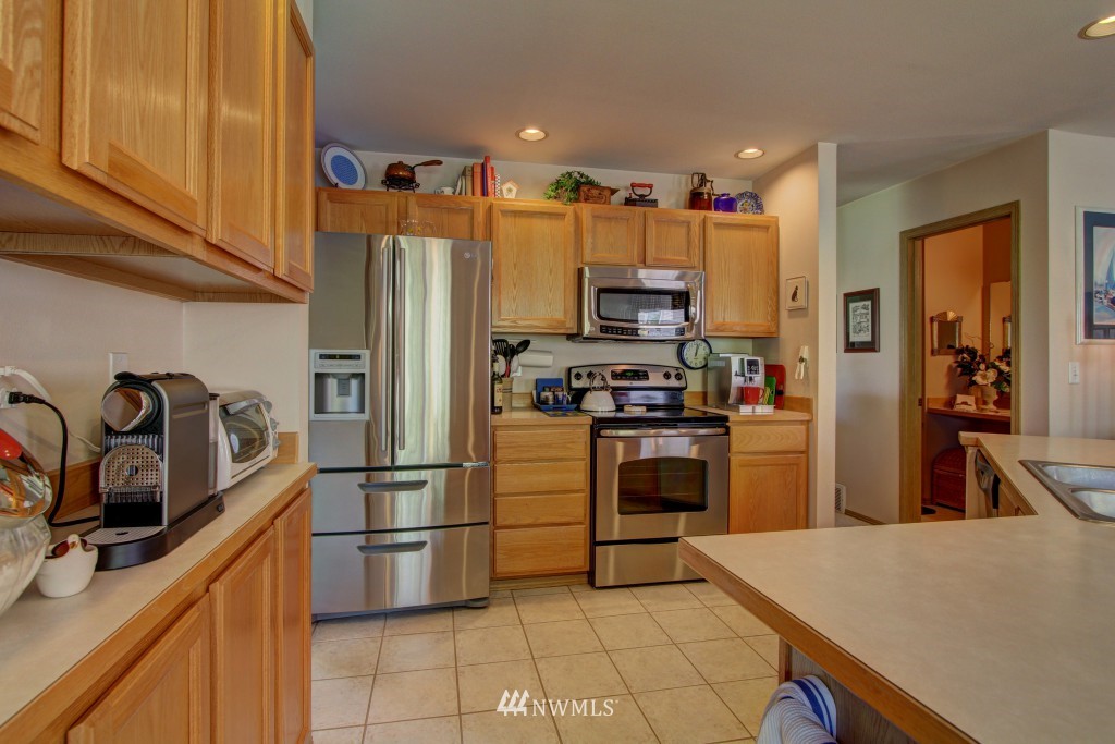 12208 Northeast 165th Place Bothell, WA 98011 - Photo 10 of 23 Gallery Image 10