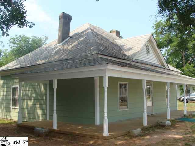 110 Bennett Street Greer, SC 29651 - Photo 2 of 18 Gallery Image 2