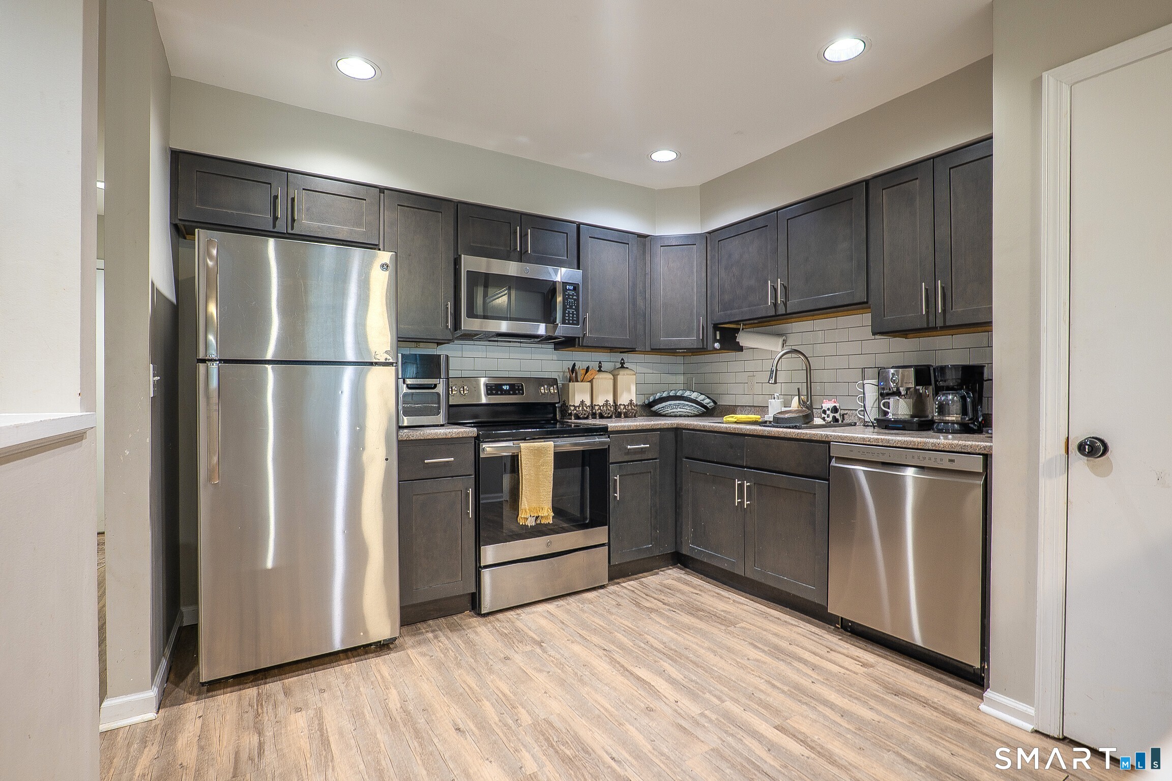 32 Deer Run, Unit 32 Bethel, CT 06801 - Photo 5 of 15