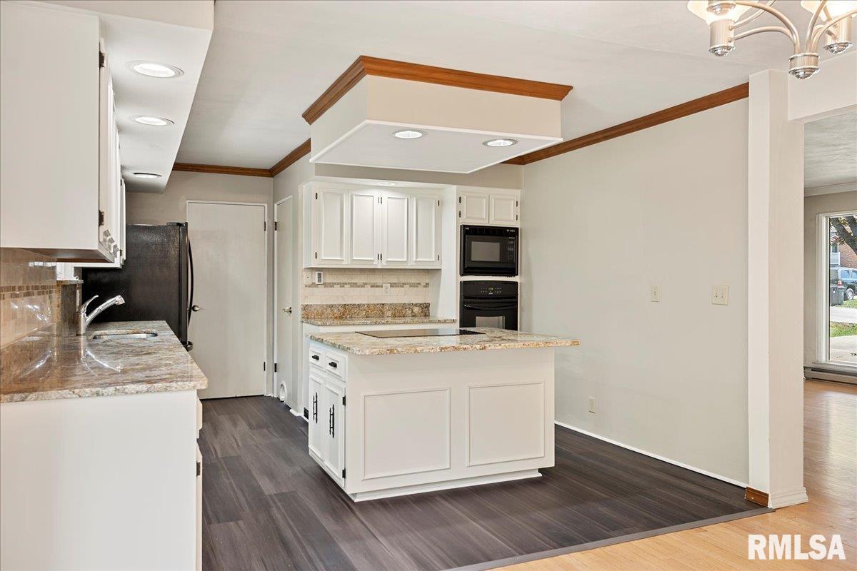 9 Ridgeview Drive Springfield, IL 62711 - Photo 7 of 40