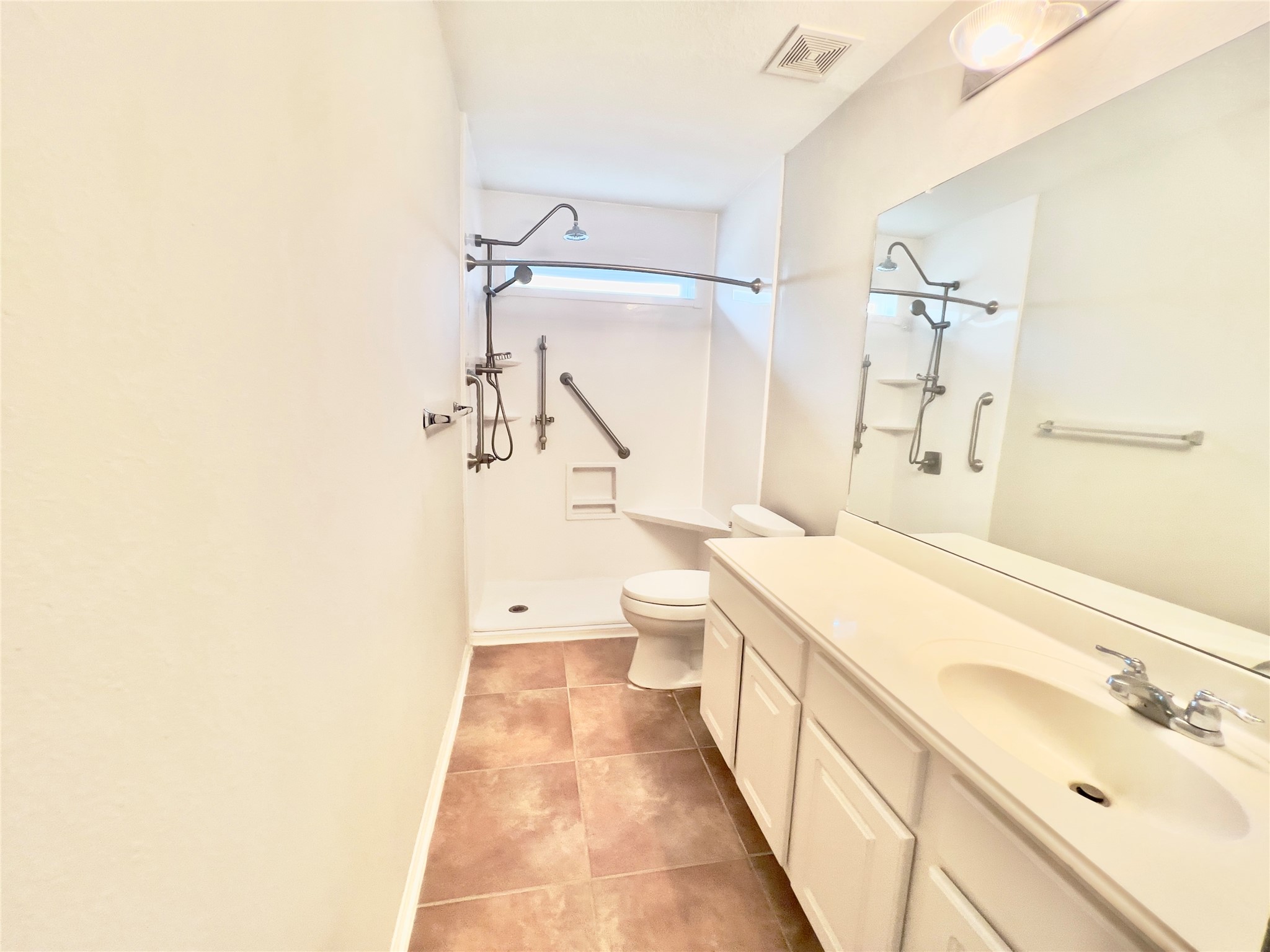 9912 Western Ridge Way Conroe, TX 77385 - Photo 23 of 36 2nd bathroom