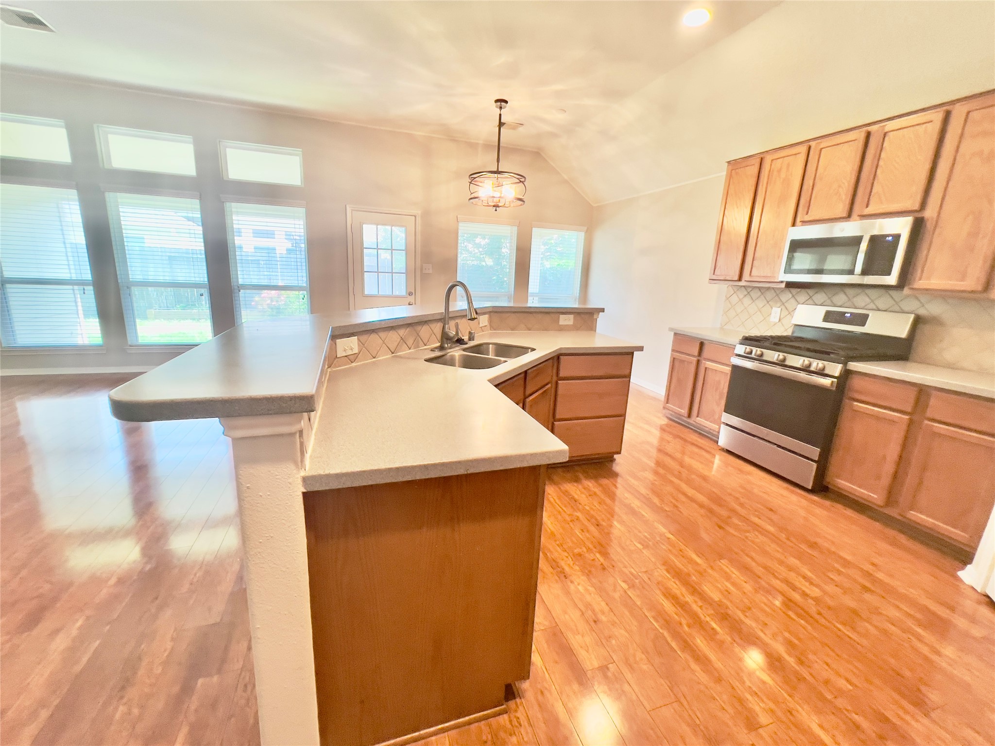 9912 Western Ridge Way Conroe, TX 77385 - Photo 3 of 36