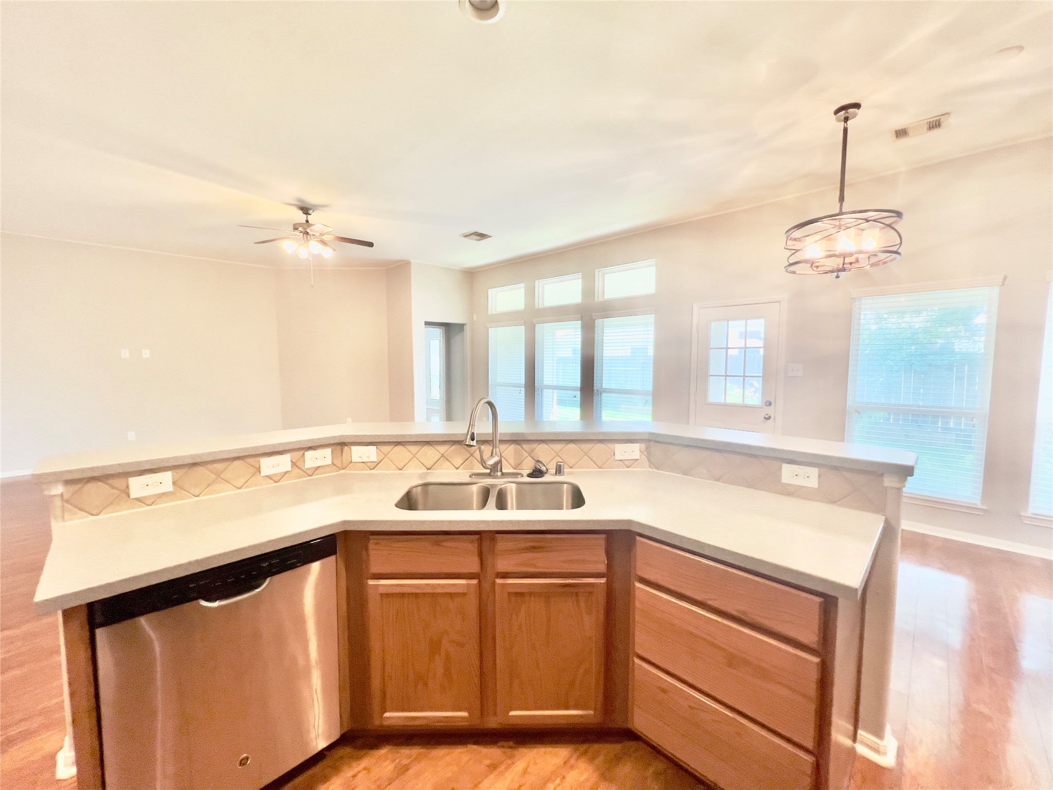 9912 Western Ridge Way Conroe, TX 77385 - Photo 6 of 36