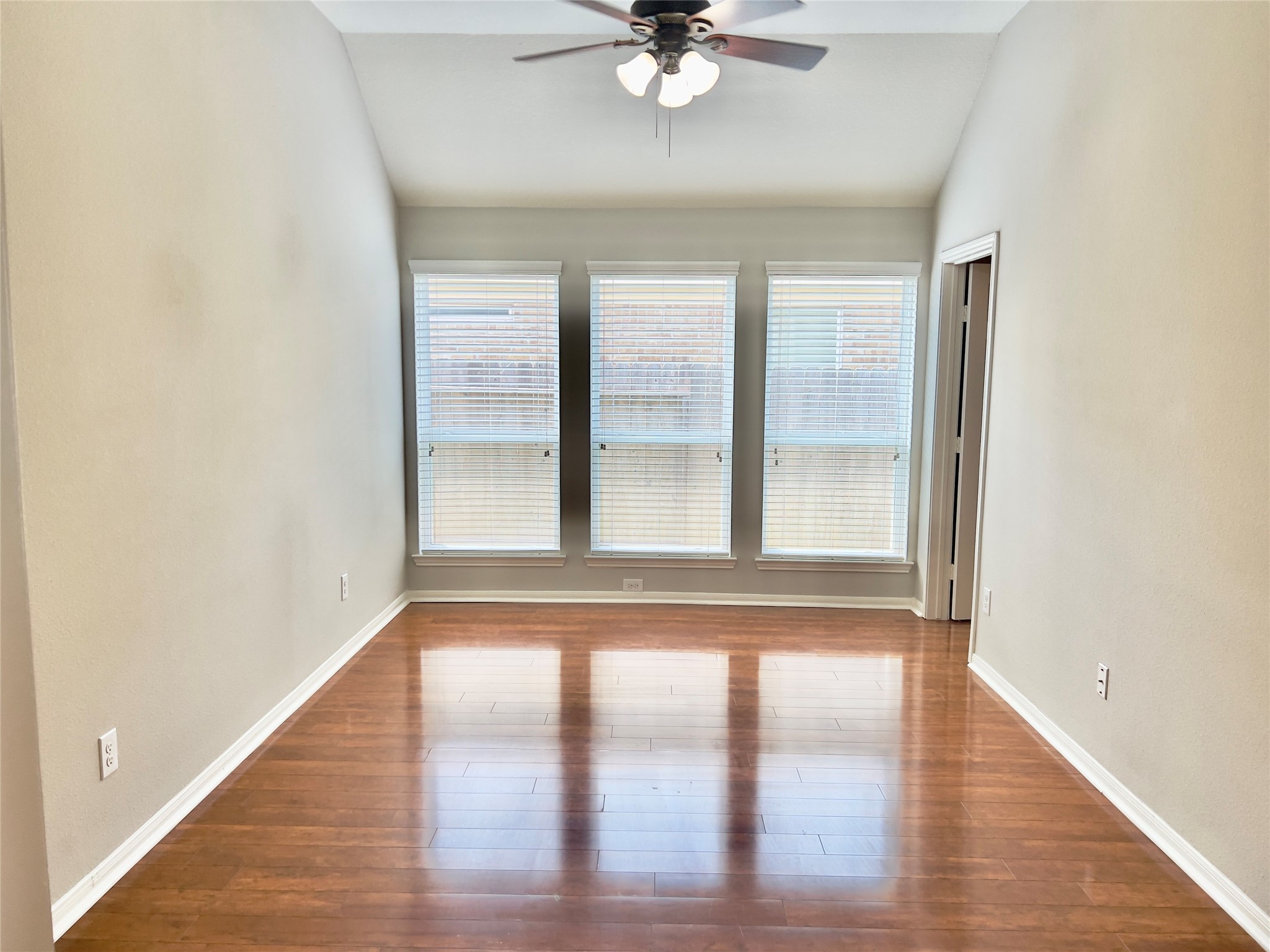 9912 Western Ridge Way Conroe, TX 77385 - Photo 7 of 36