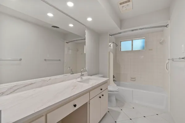 $8,000 | 365 Piney Point Road, Houston, TX 77024