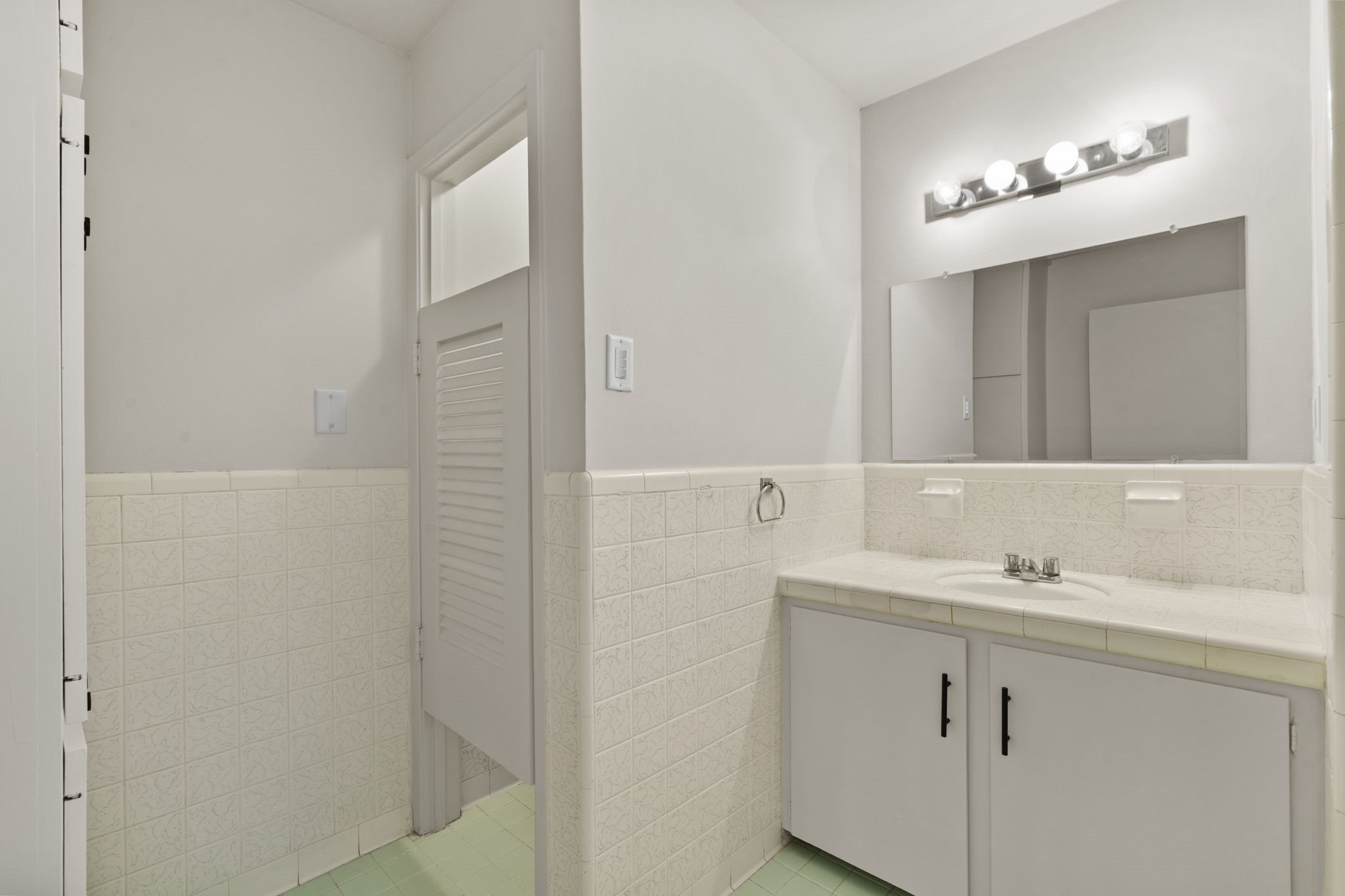 365 Piney Point Road Houston, TX 77024 - Photo 16 of 36