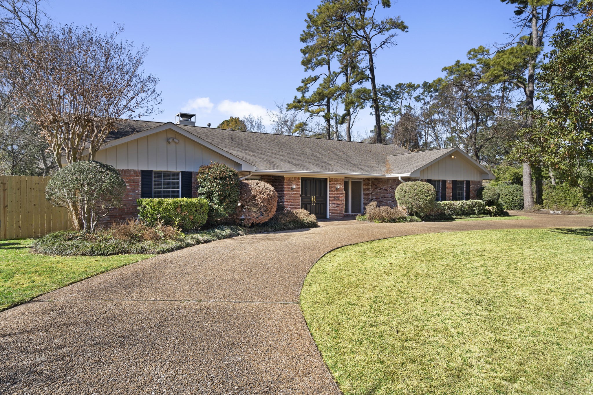 365 Piney Point Road Houston, TX 77024 - Photo 2 of 36