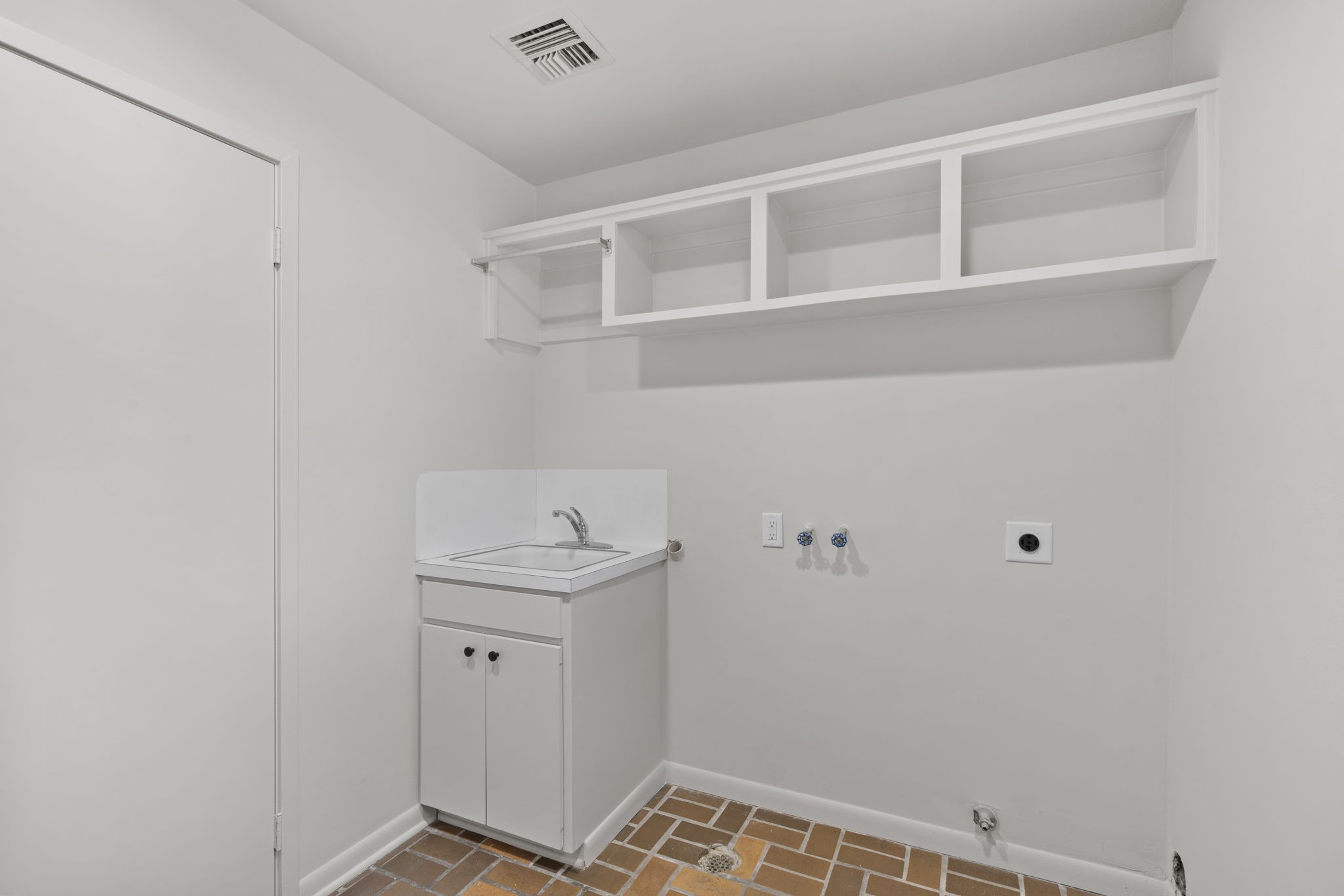 365 Piney Point Road Houston, TX 77024 - Photo 23 of 36