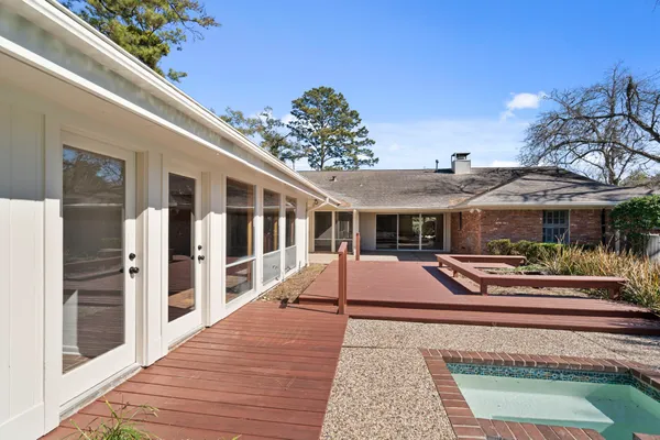 $8,000 | 365 Piney Point Road, Houston, TX 77024