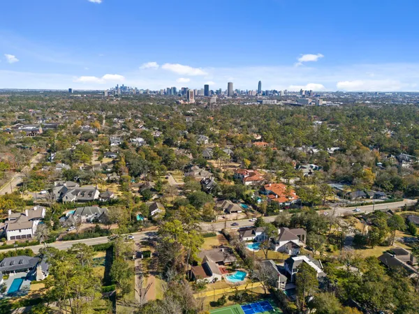 $8,000 | 365 Piney Point Road, Houston, TX 77024