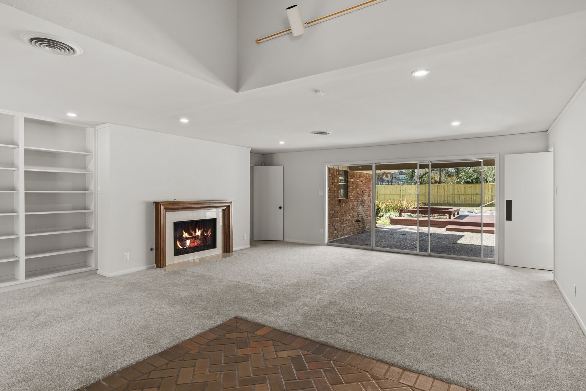 365 Piney Point Road Houston, TX 77024 - Photo 7 of 36