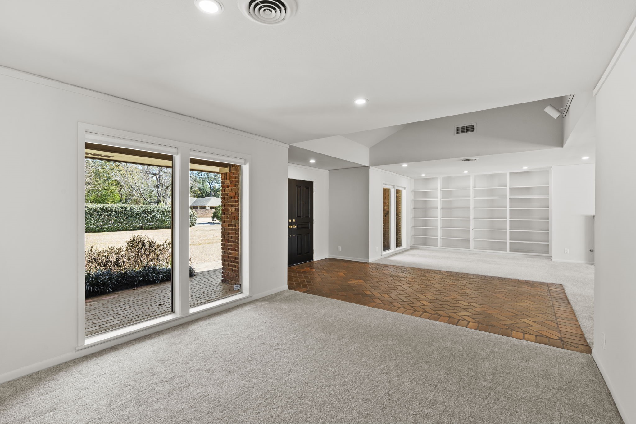 365 Piney Point Road Houston, TX 77024 - Photo 8 of 36