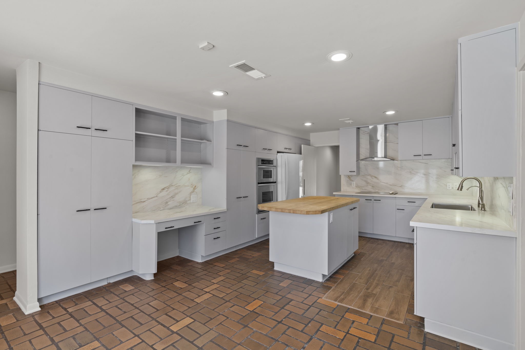 365 Piney Point Road Houston, TX 77024 - Photo 10 of 36