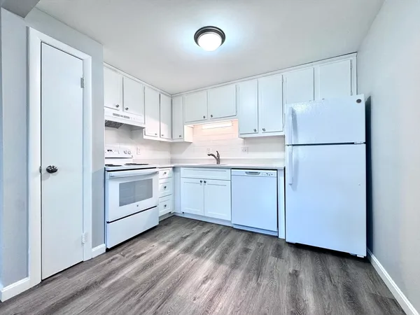 $2,500 | 2 Old Colony Lane, Unit 5, Arlington, MA 02476