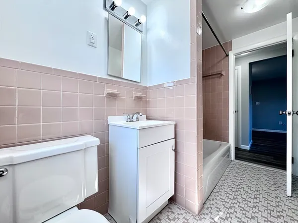 $2,500 | 2 Old Colony Lane, Unit 5, Arlington, MA 02476