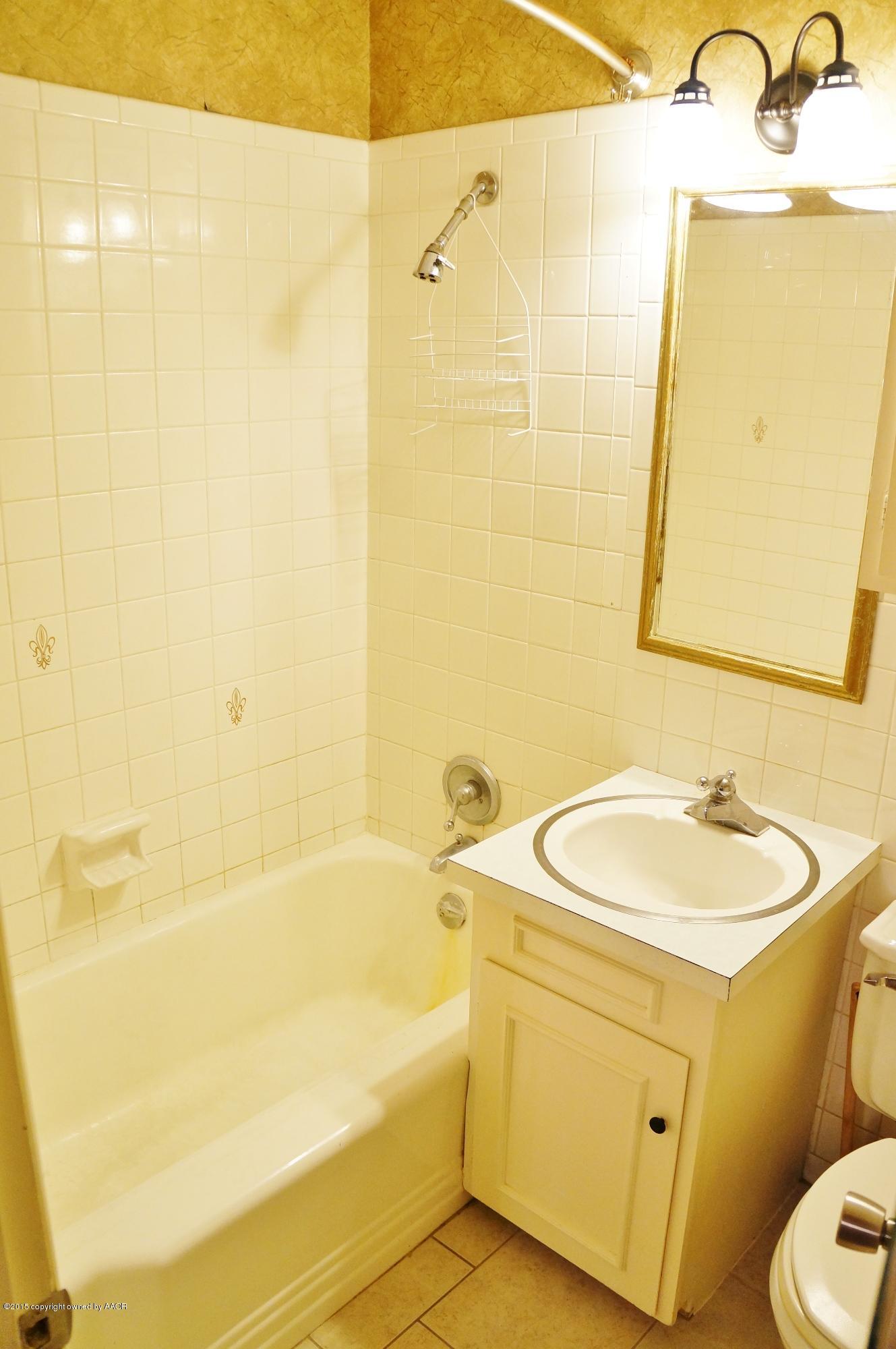 4208 Gem Lake Road Amarillo, TX 79106 - Photo 22 of 28 2nd Master Bath