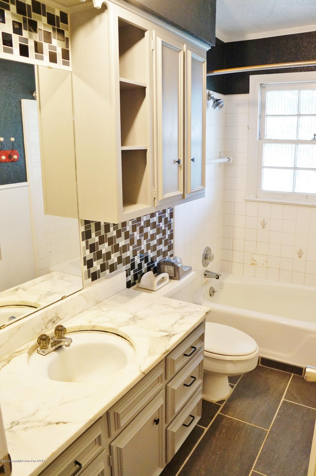 4208 Gem Lake Road Amarillo, TX 79106 - Photo 23 of 28 Main Bathroom