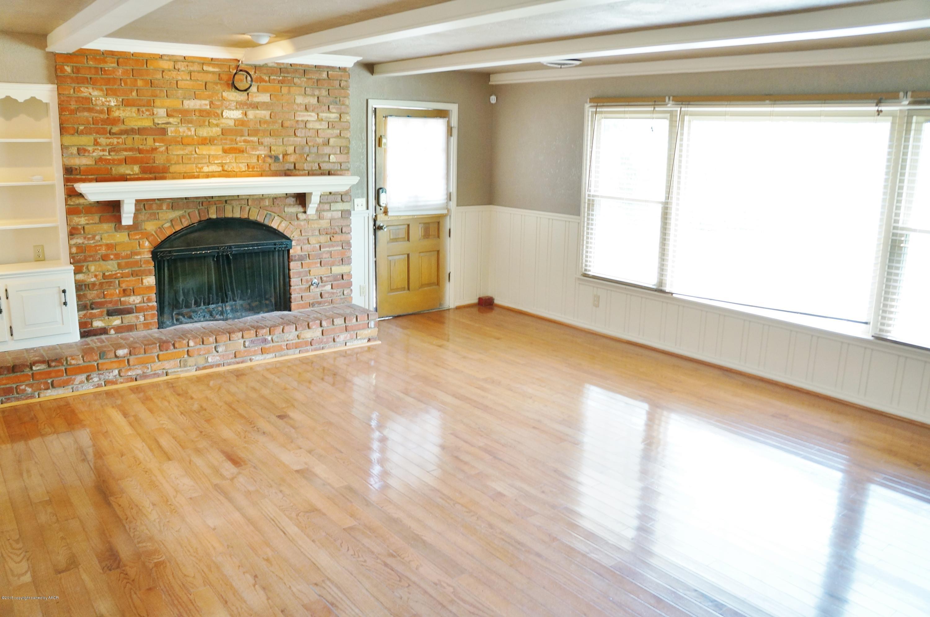 4208 Gem Lake Road Amarillo, TX 79106 - Photo 4 of 28 Living Room (2)