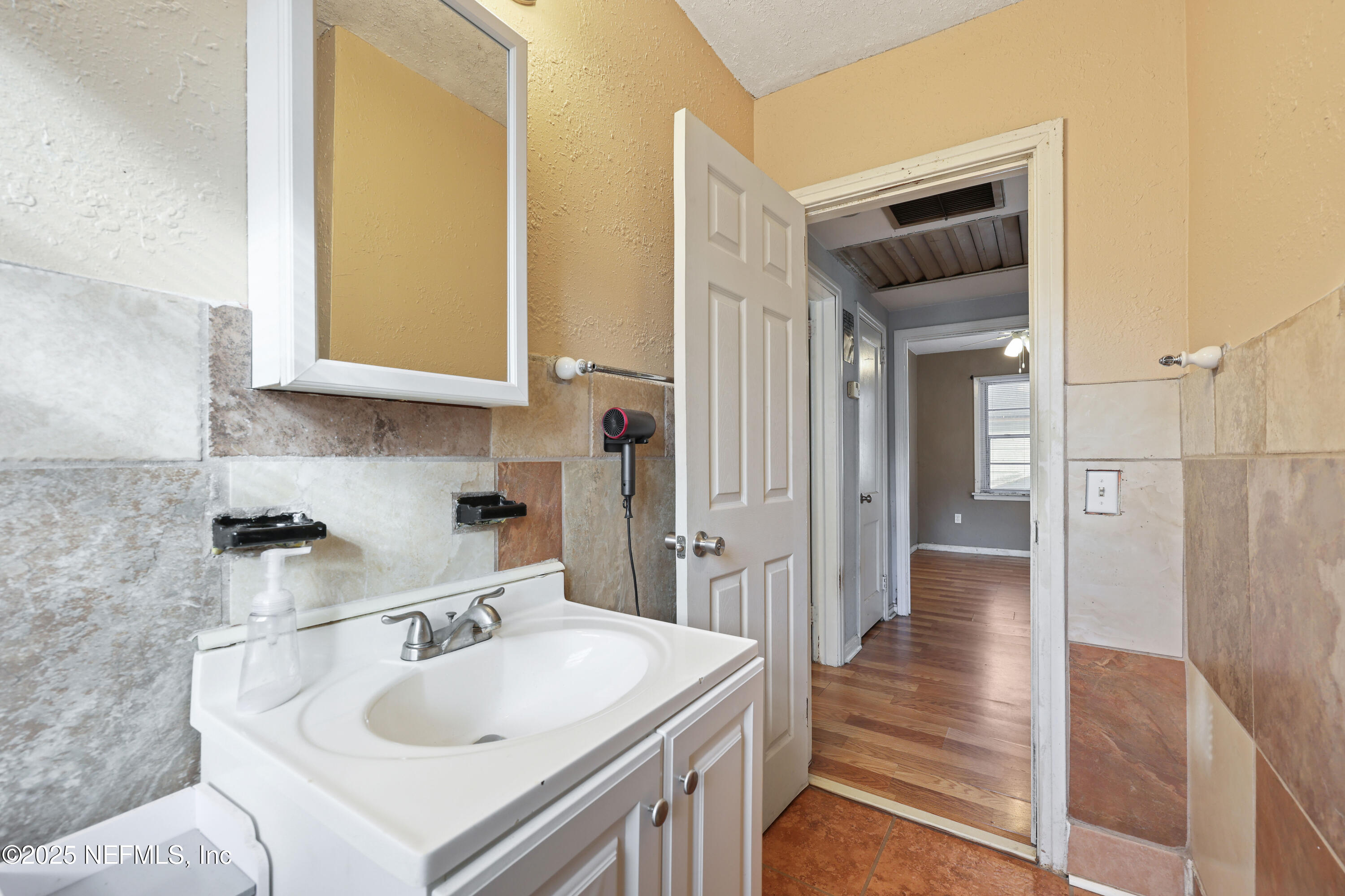 3527 Oleander Street Jacksonville, FL 32254 - Photo 18 of 33 Bathroom