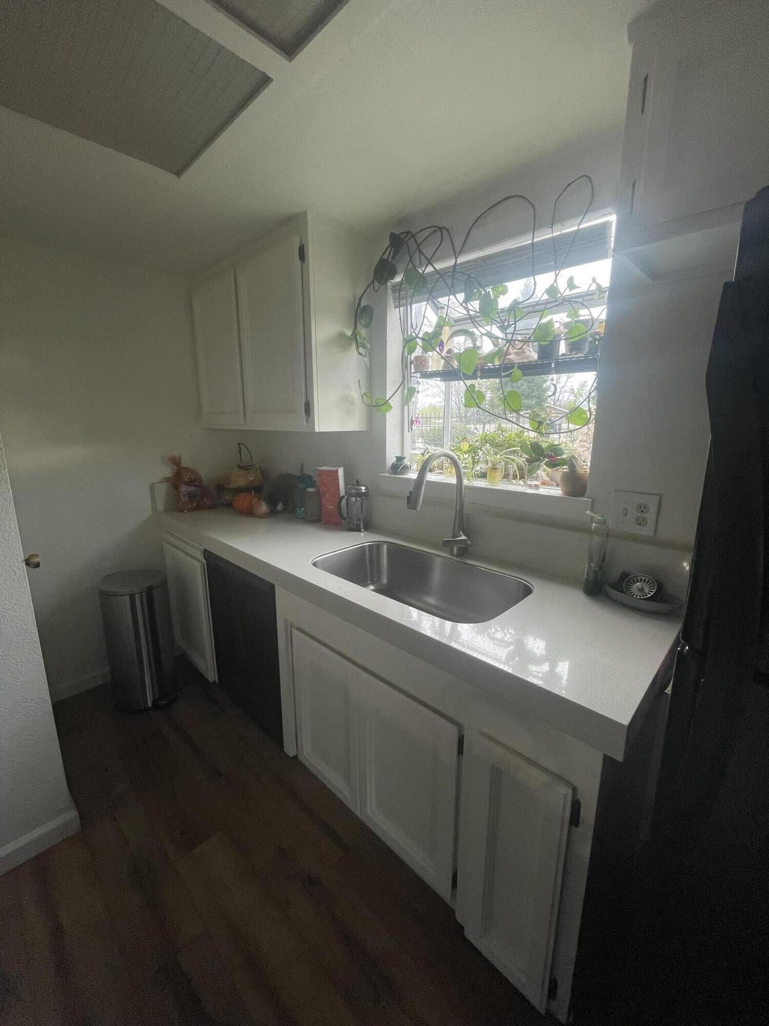 200 Ridgetop Drive, Unit 25 Redding, CA 96003 - Photo 7 of 18 IMG_8335