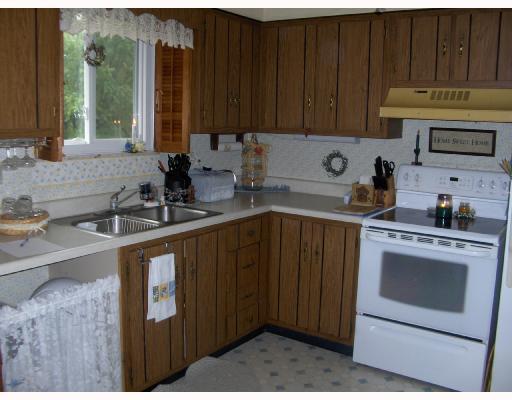 208 Jones Road Cabot, PA 16023 - Photo 3 of 10 Kitchen.