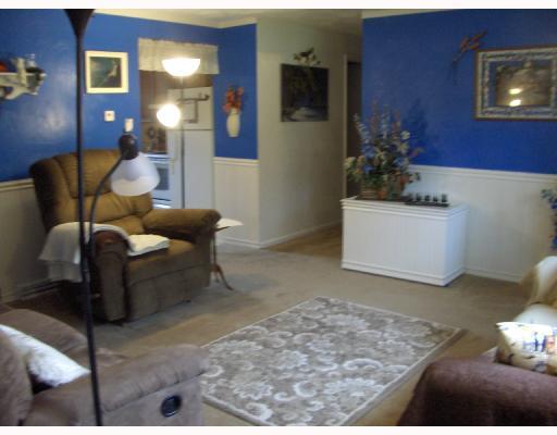 208 Jones Road Cabot, PA 16023 - Photo 6 of 10 Living Room.