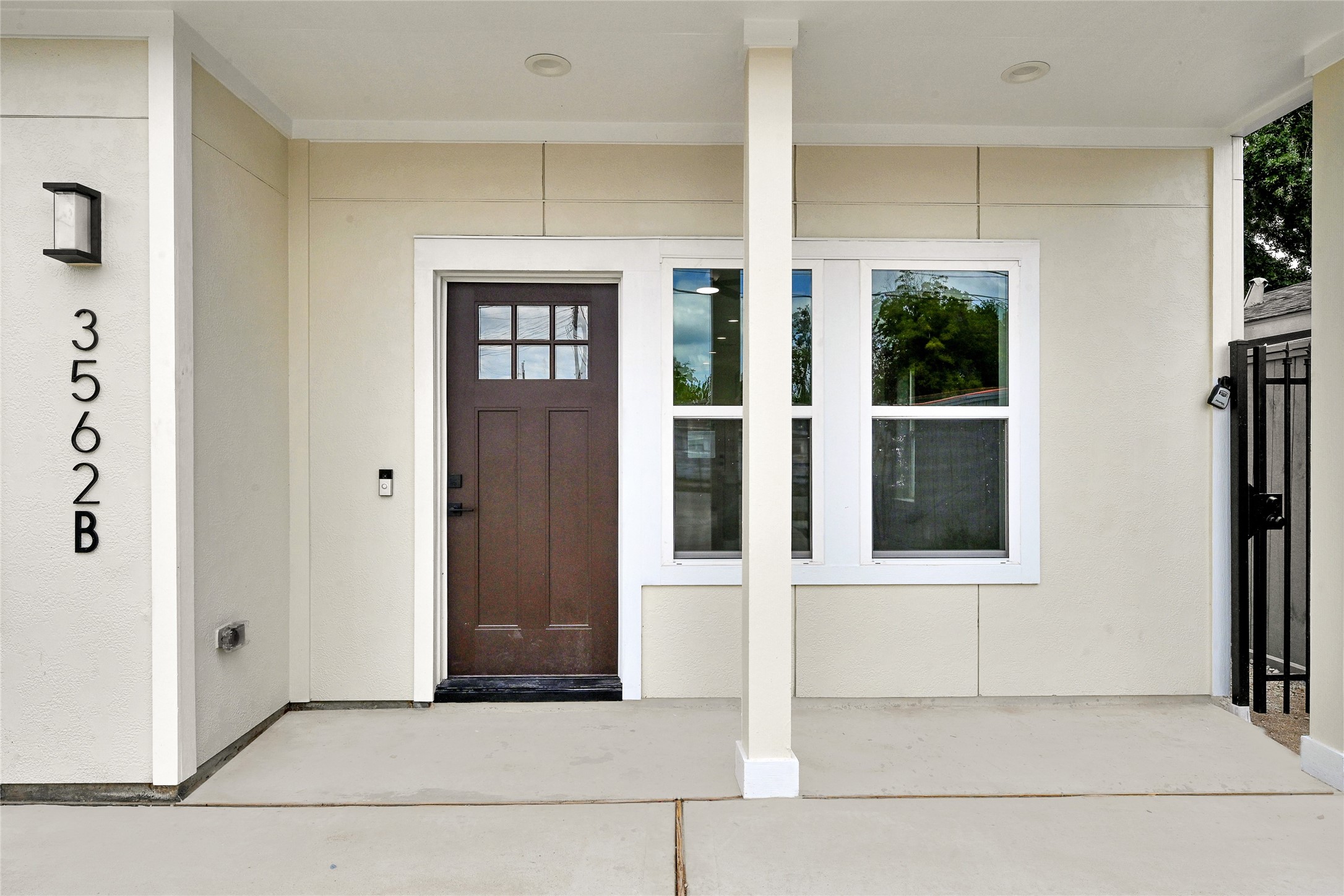 3834 Mt Pleasant Street Houston, TX 77021 - Photo 33 of 50 a view of an entryway of house