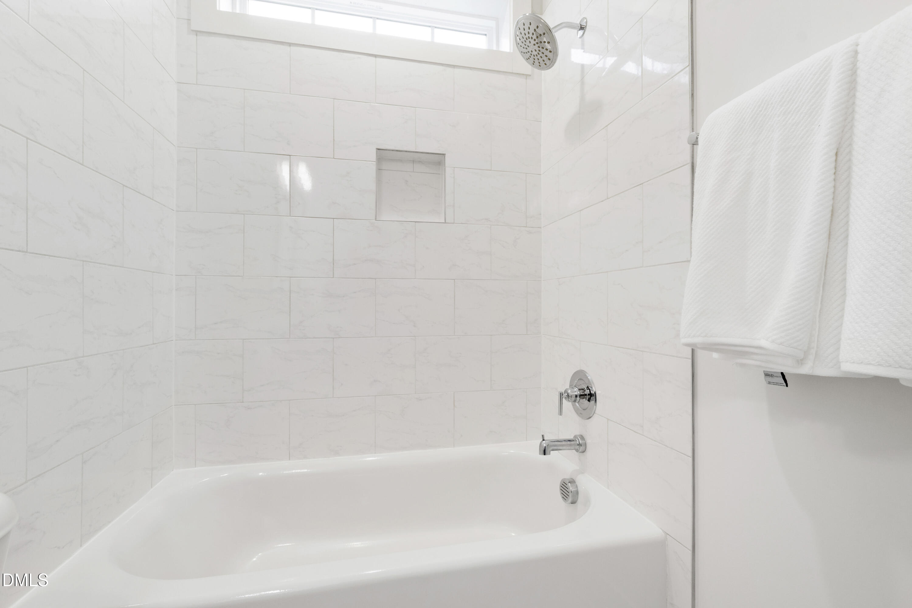 718 Peakland Place Raleigh, NC 27604 - Photo 13 of 48 a bathroom with a bathtub