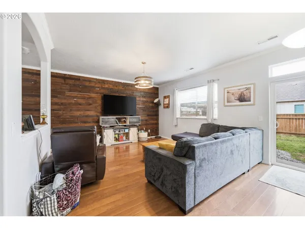 $460,000 | 3717 Riviera, Eugene, OR 97402