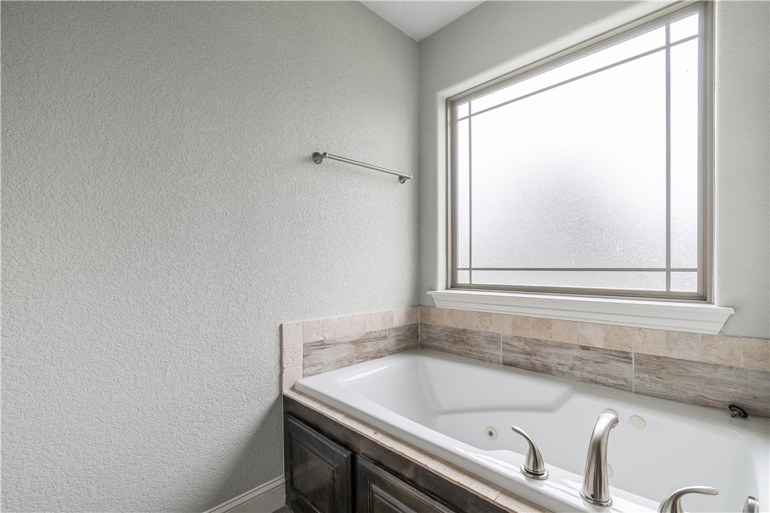 457 Harper Drive Pea Ridge, AR 72751 - Photo 9 of 22 Bathroom