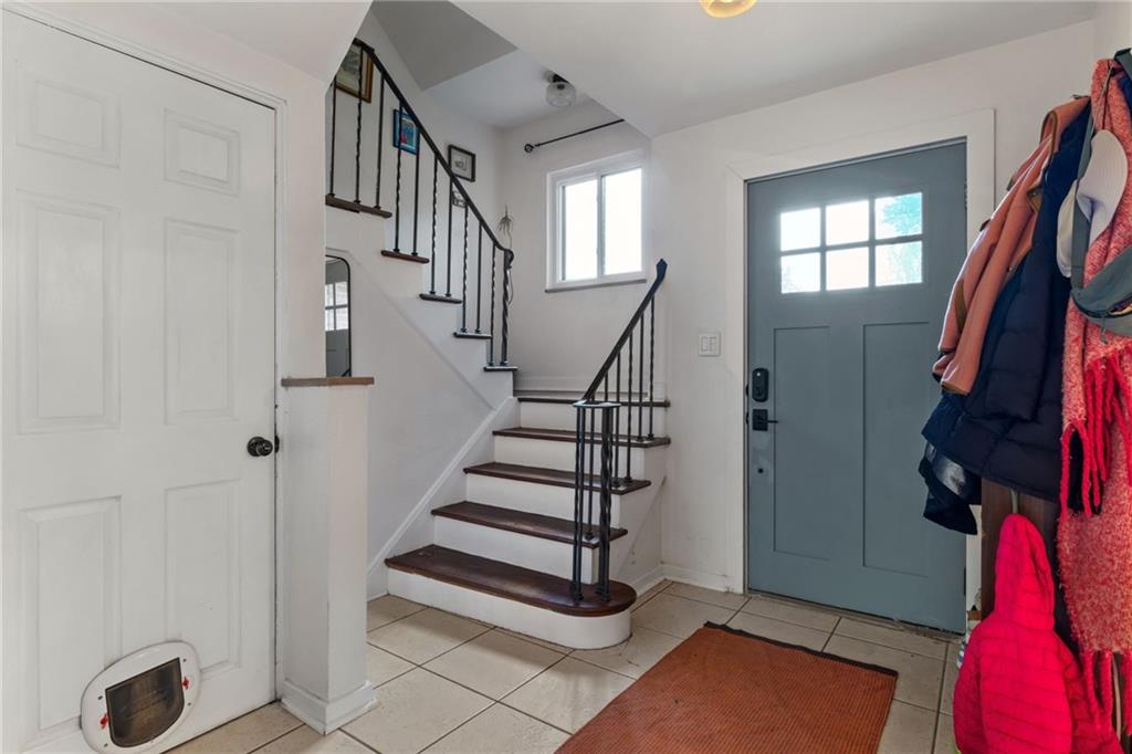 1018 Forsythe Road Carnegie, PA 15106 - Photo 8 of 44 Foyer