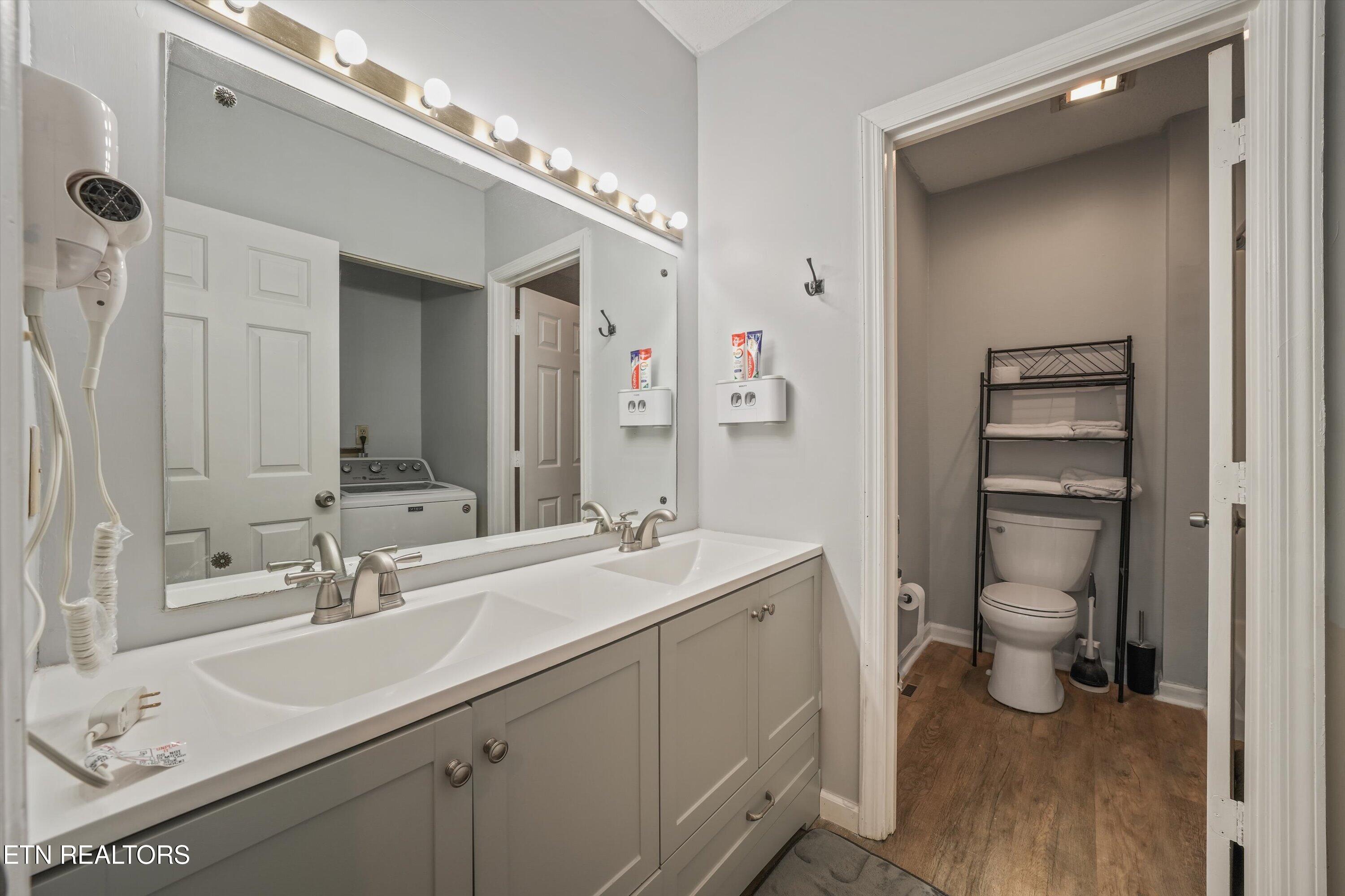 105 Arcadia Lane, Unit D Oak Ridge, TN 37830 - Photo 17 of 29 Ensuite Bathroom