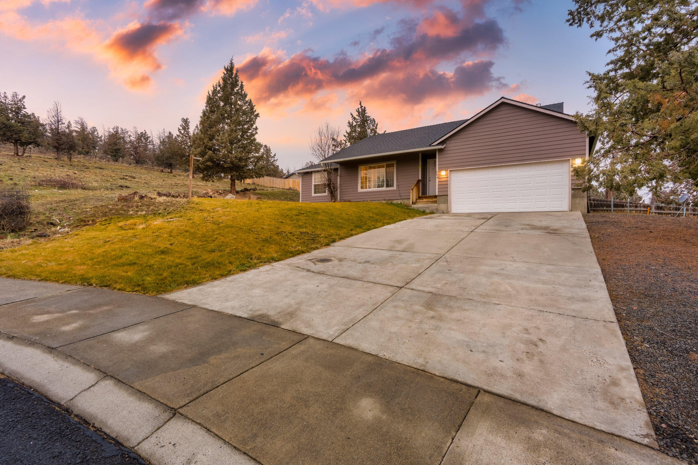 684 Southwest Elk Ridge Court Madras, OR 97741 - Photo 2 of 26 101_Elk Ridge_Pro Property Photos_Bend R