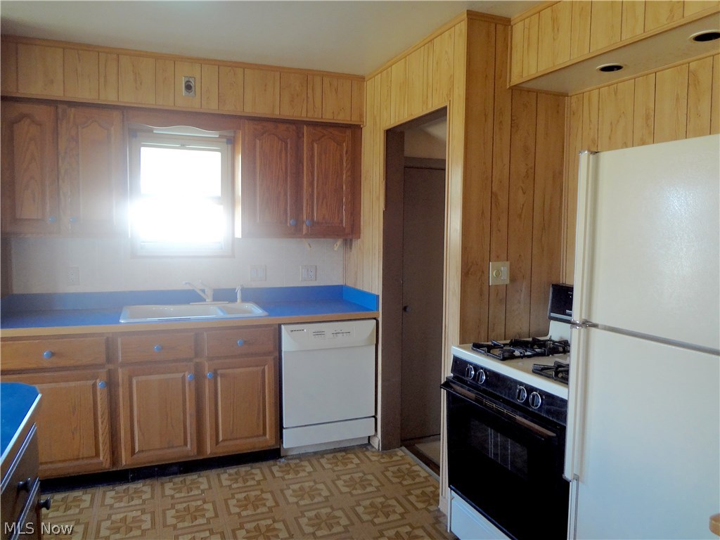 11109 Snow Road Parma Heights, OH 44130 - Photo 11 of 23