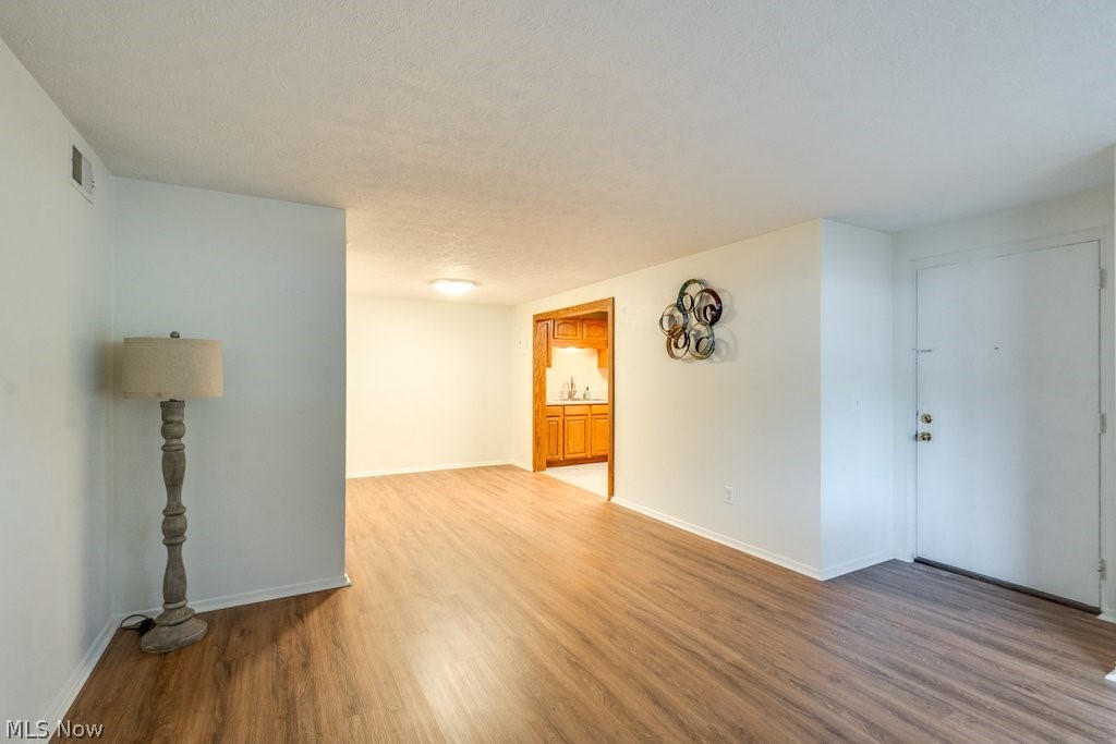 216 Moore Road, Unit 4M Avon Lake, OH 44012 - Photo 5 of 20