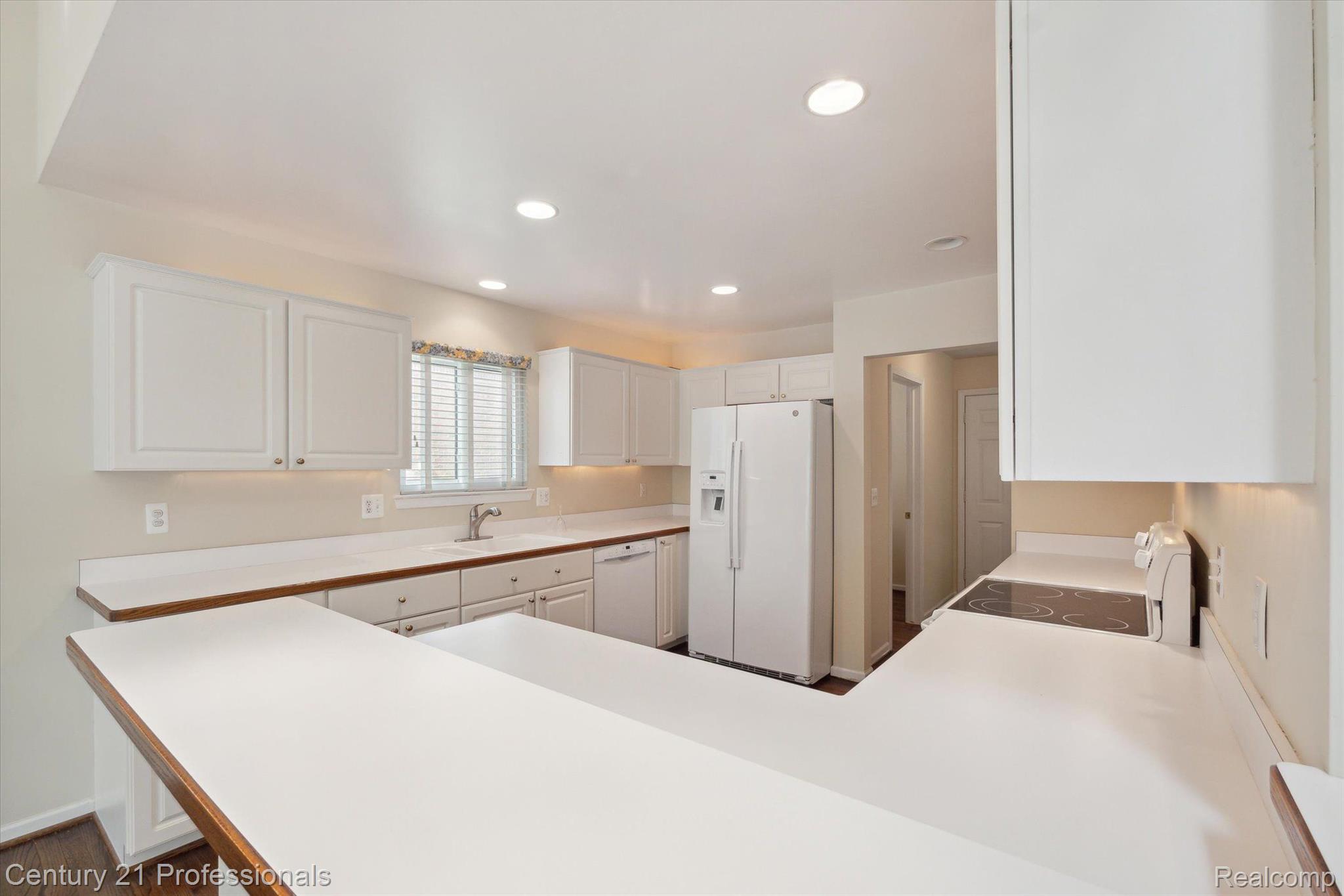 1122 Churchill Circle Rochester, MI 48307 - Photo 12 of 47 Gallery Image 12