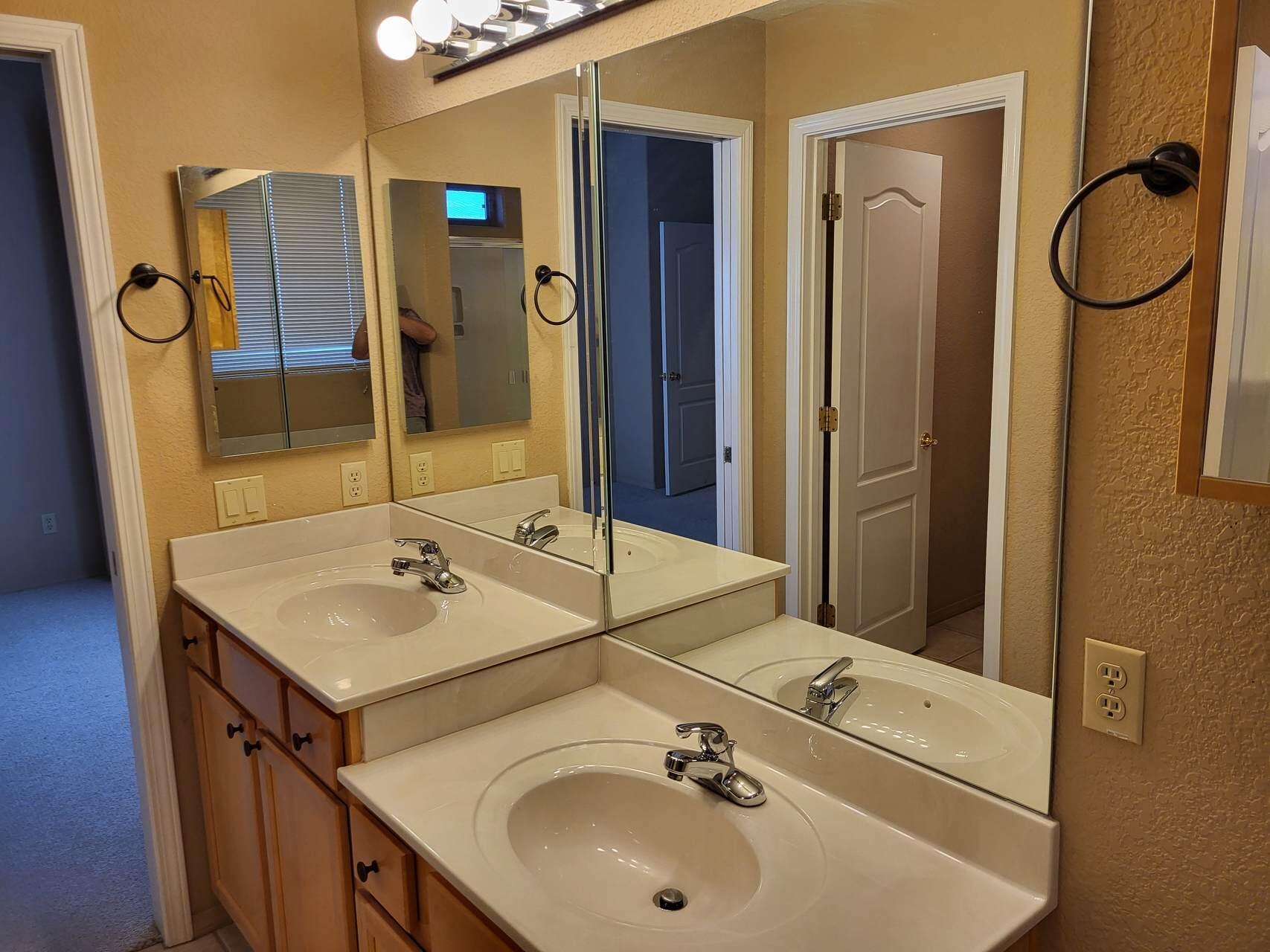 1120 South Sycamore Circle Payson, AZ 85541 - Photo 17 of 44 a bathroom with a sink and mirror