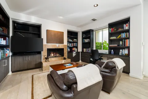 a view of a yard with a house