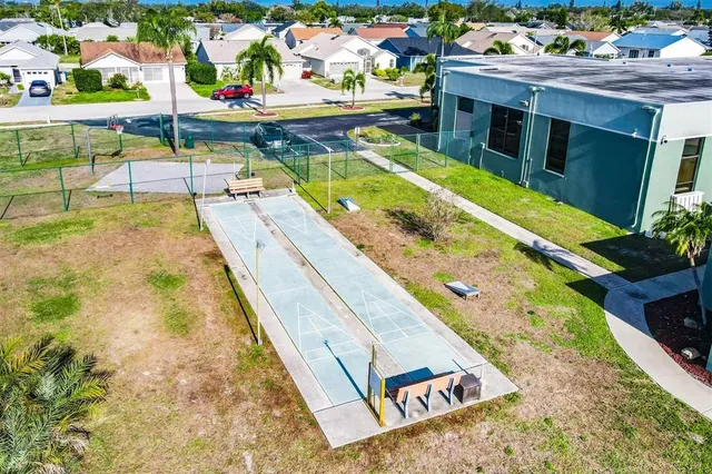 a view of an outdoor space