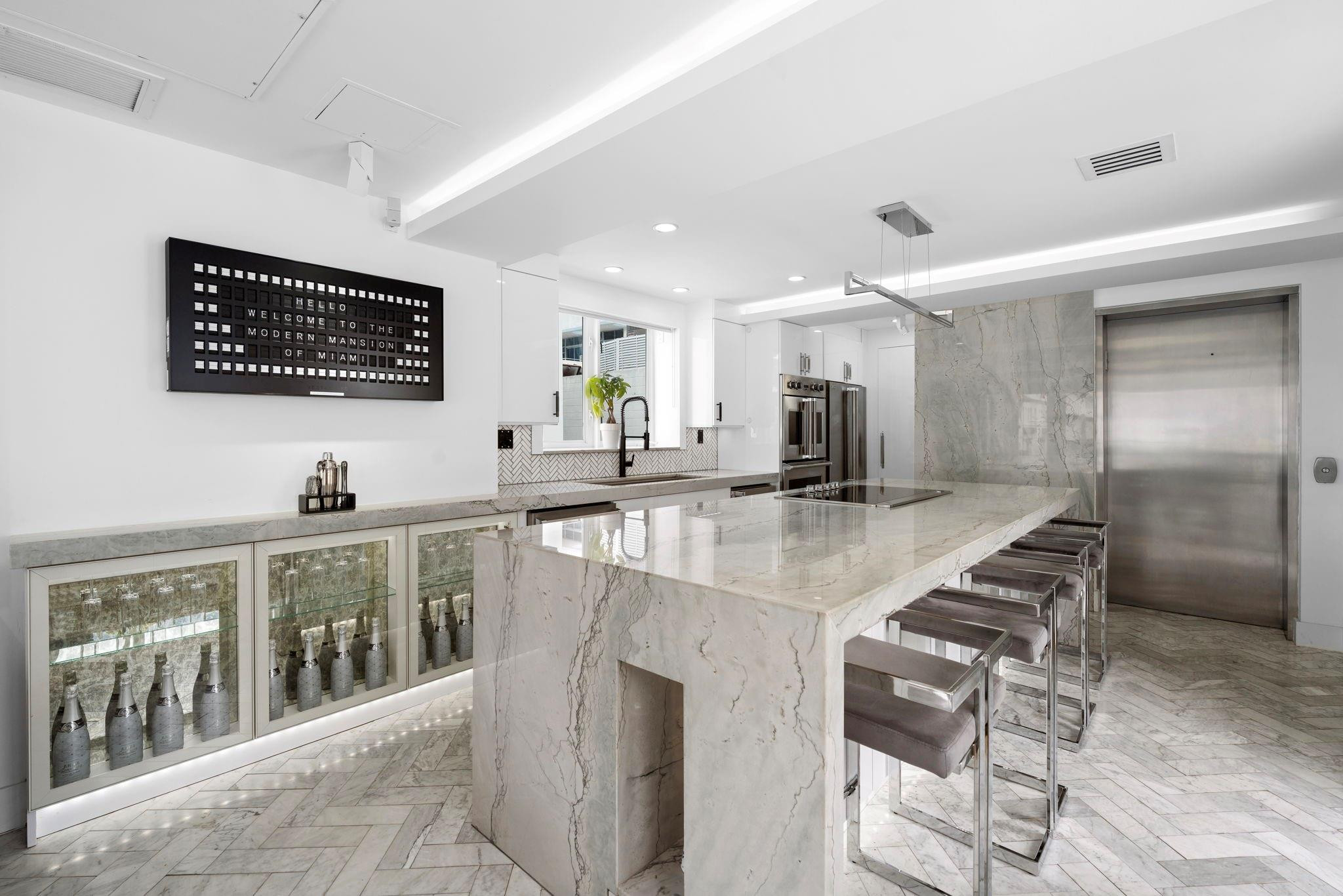 124 11th Street Miami Beach, FL 33139 - Photo 11 of 93 Photo 11