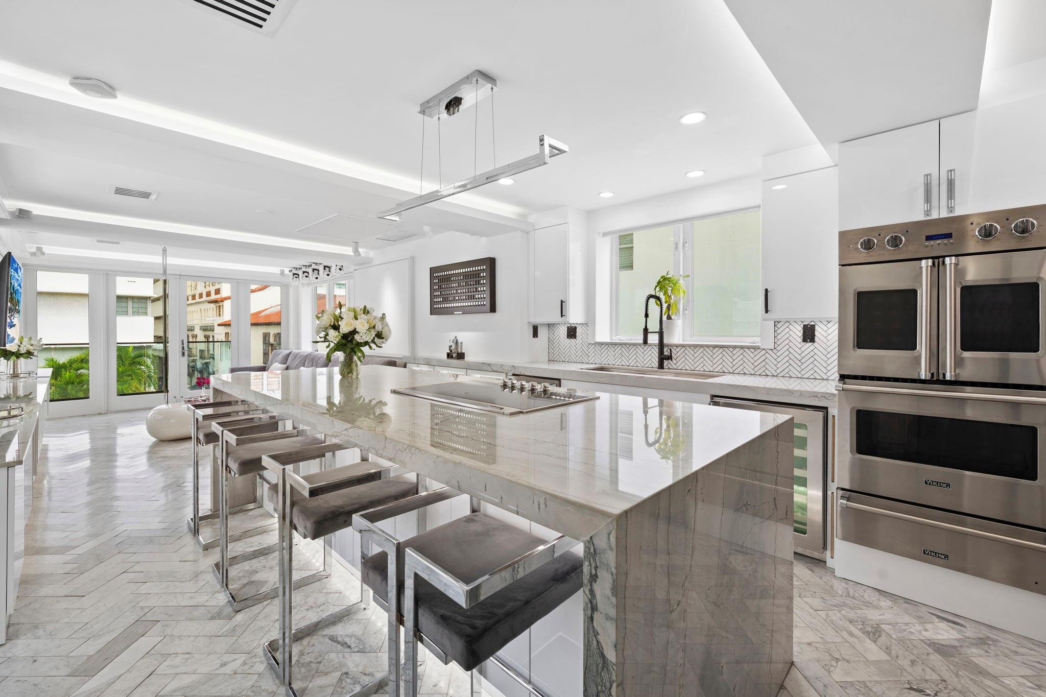 124 11th Street Miami Beach, FL 33139 - Photo 13 of 93 Photo 13