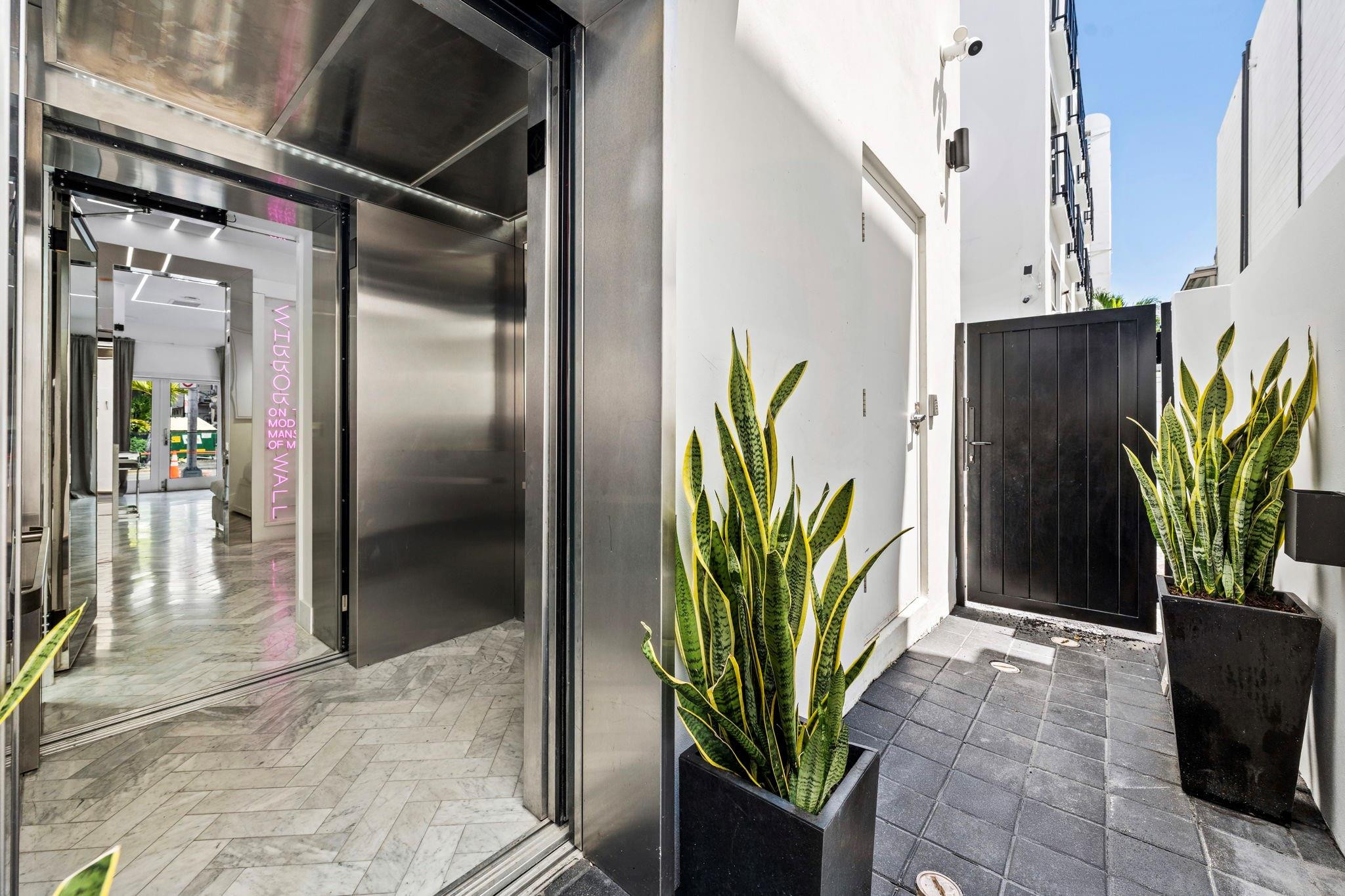 124 11th Street Miami Beach, FL 33139 - Photo 6 of 93 Photo 6