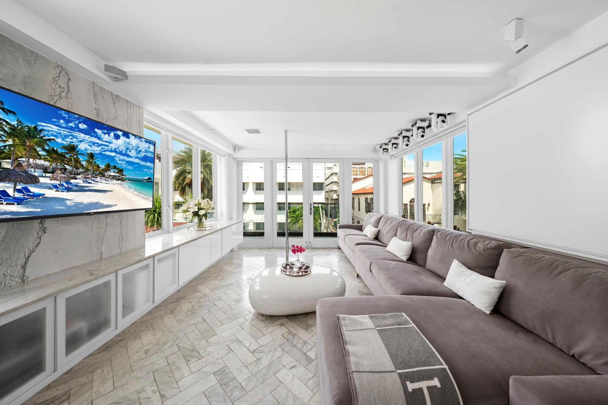 124 11th Street Miami Beach, FL 33139 - Photo 8 of 93 Photo 8