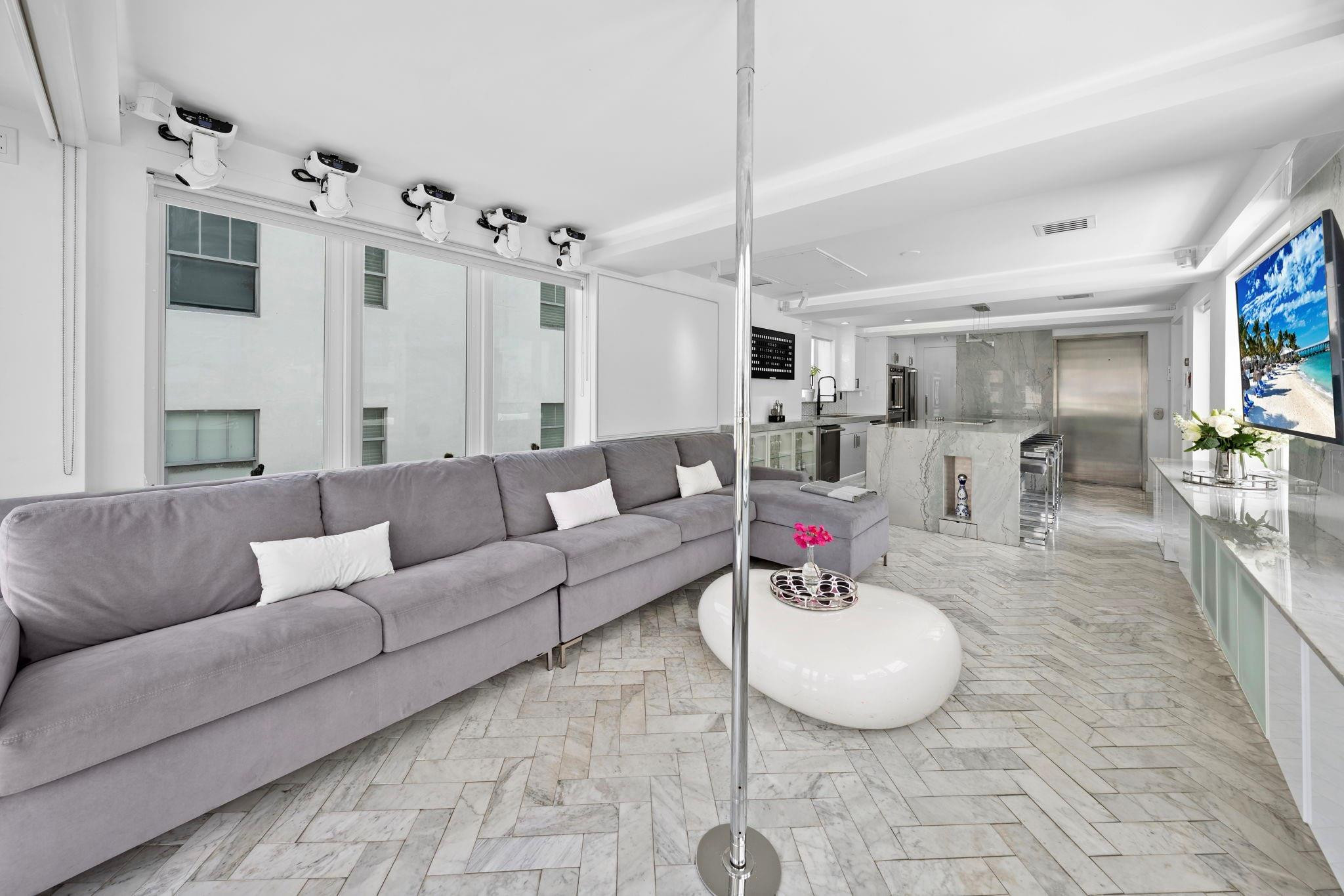 124 11th Street Miami Beach, FL 33139 - Photo 10 of 93 Photo 10