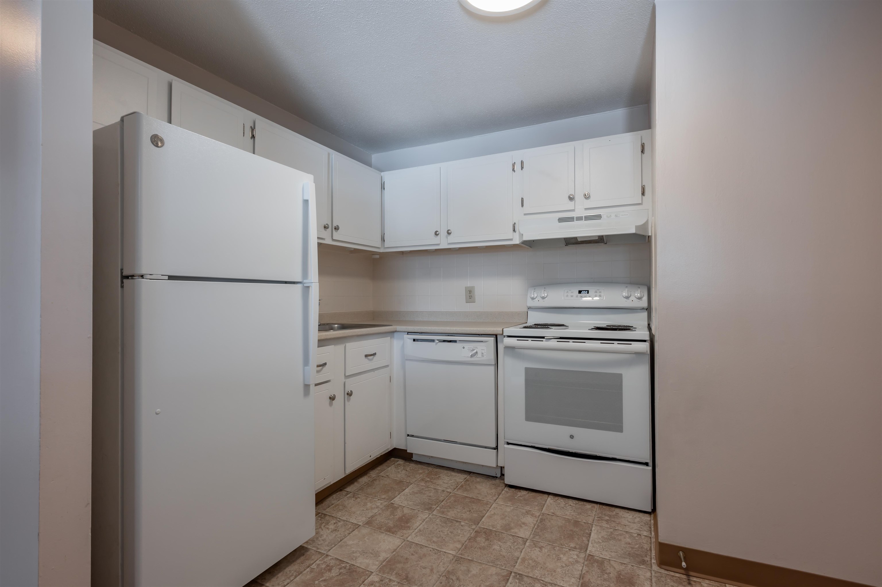 36 English Village Road, Unit 202R Manchester, NH 03102 - Photo 14 of 30