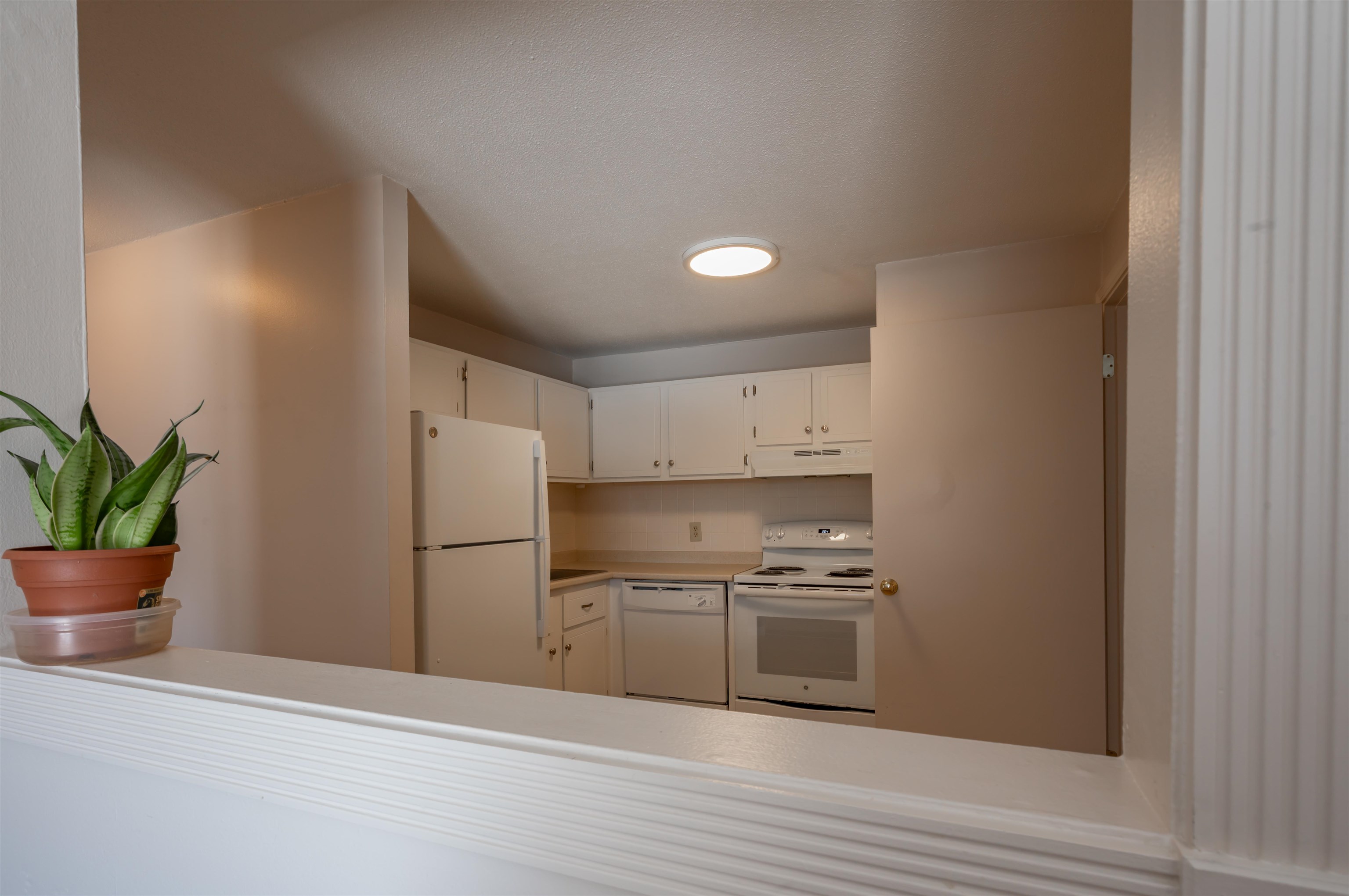 36 English Village Road, Unit 202R Manchester, NH 03102 - Photo 5 of 30