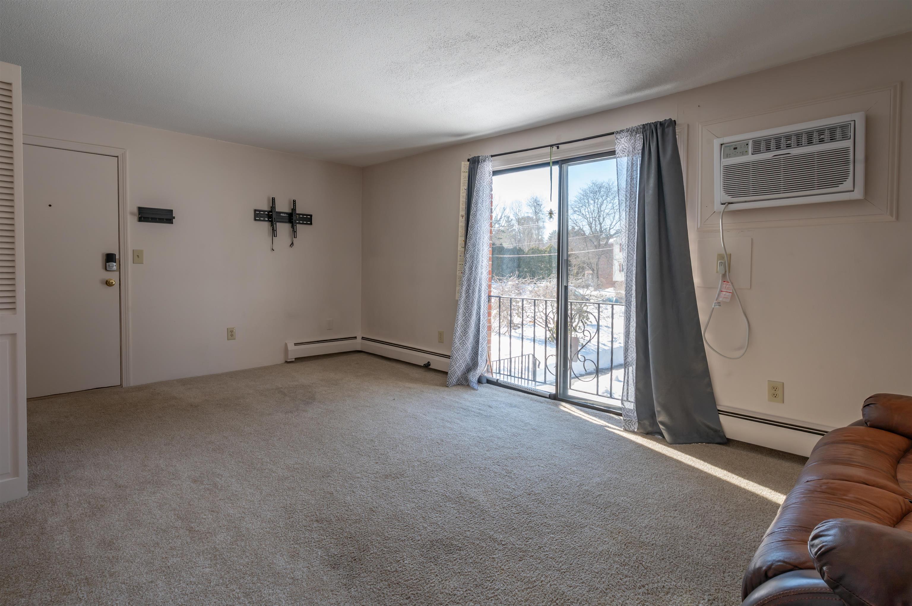 36 English Village Road, Unit 202R Manchester, NH 03102 - Photo 7 of 30