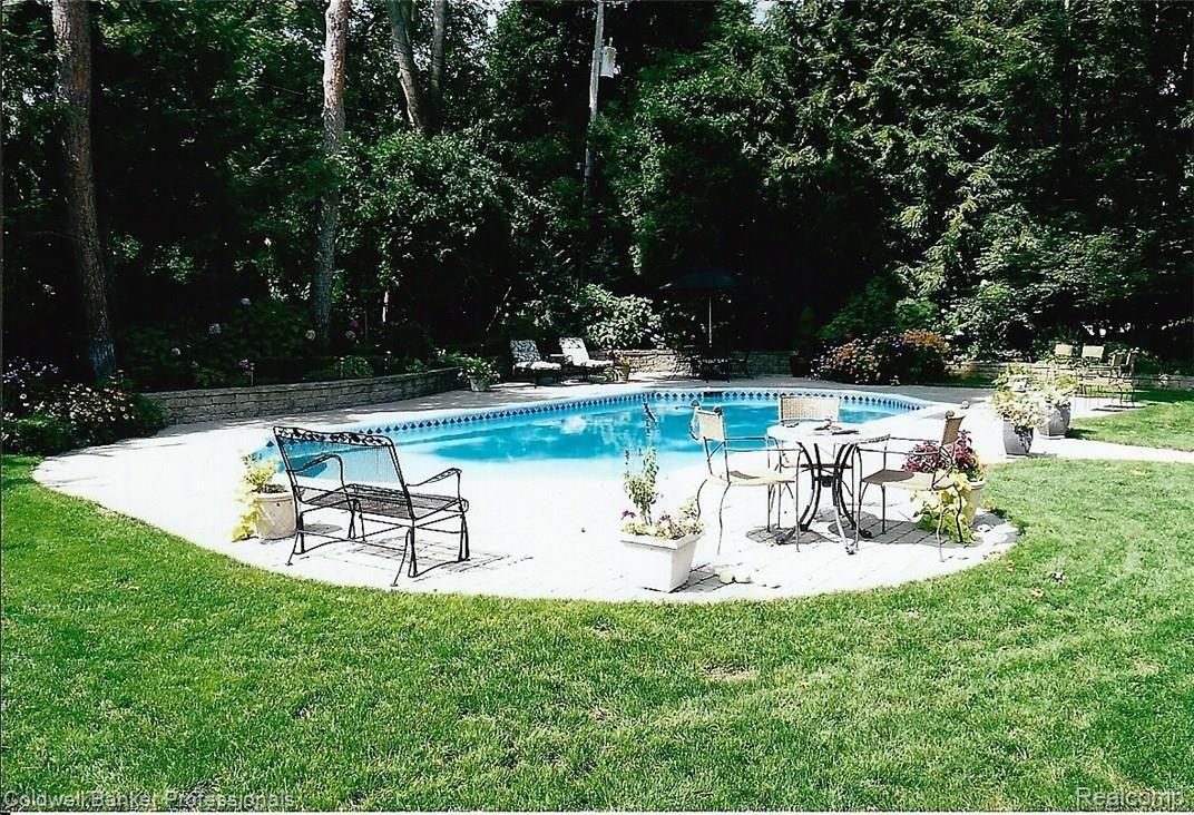 601 North Glengarry Road Bloomfield Hills, MI 48301 - Photo 62 of 63 Pool 2.jpg
