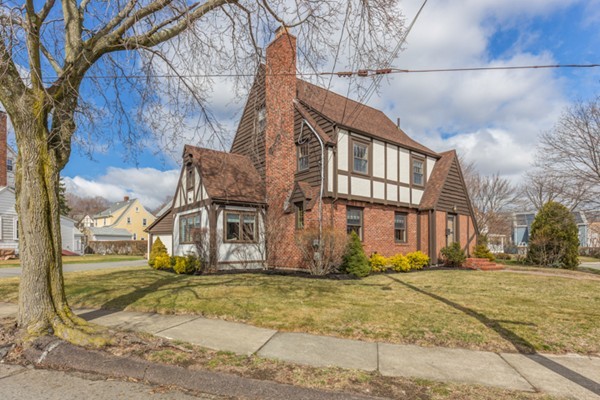 22 Victoria Road Arlington, MA 02474 - Photo 1 of 25 Gallery Image 1